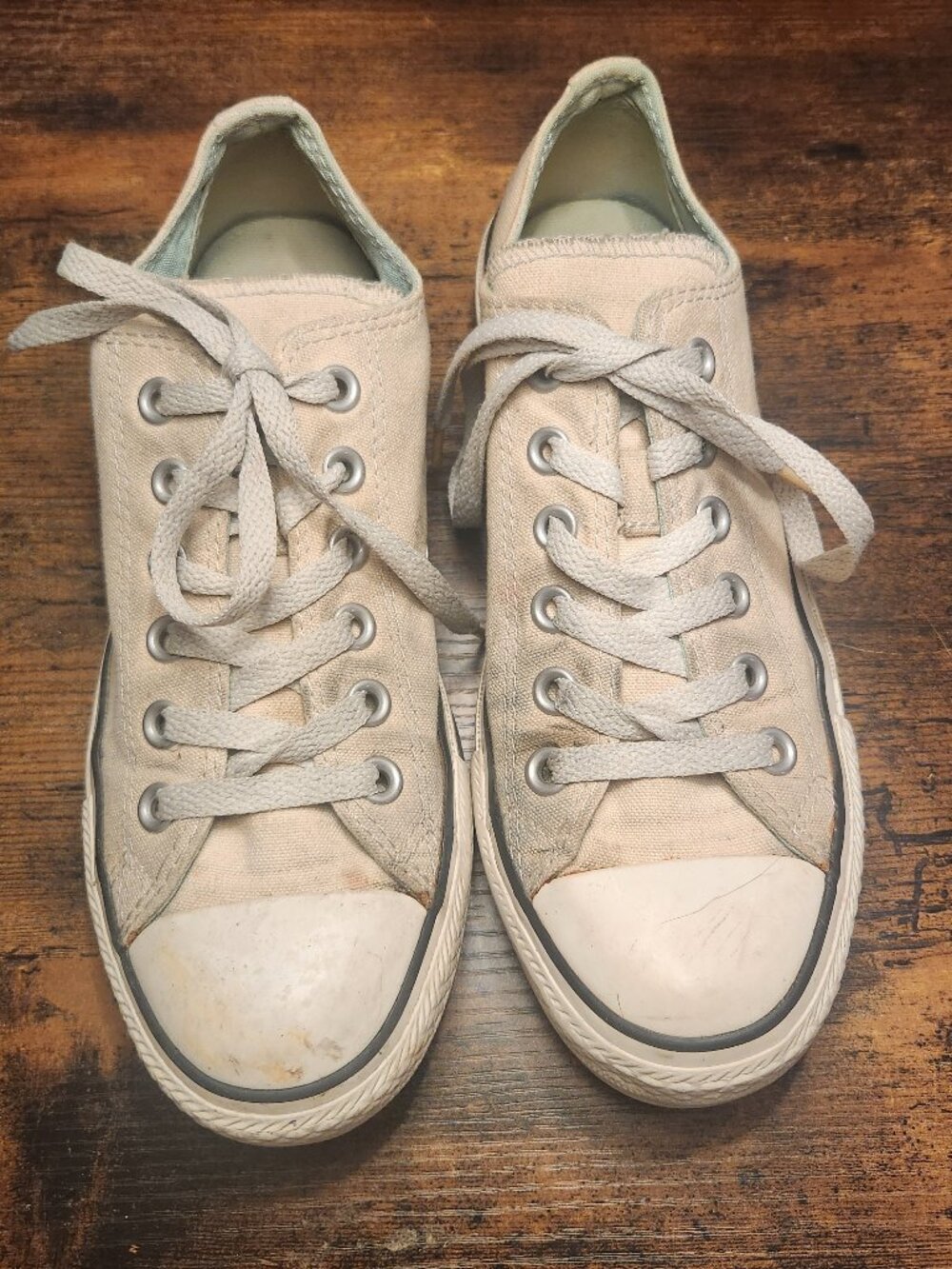 Converse Women’s Canvas Low-Top Sneakers in Light Beige Size 7